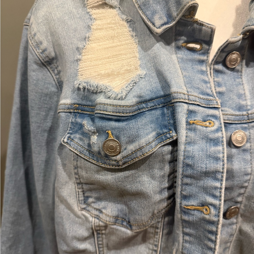 *PRE-OWNED* Wax Jean Women's 3X Light Blue Distressed Denim Jacket - Picture 3 of 8
